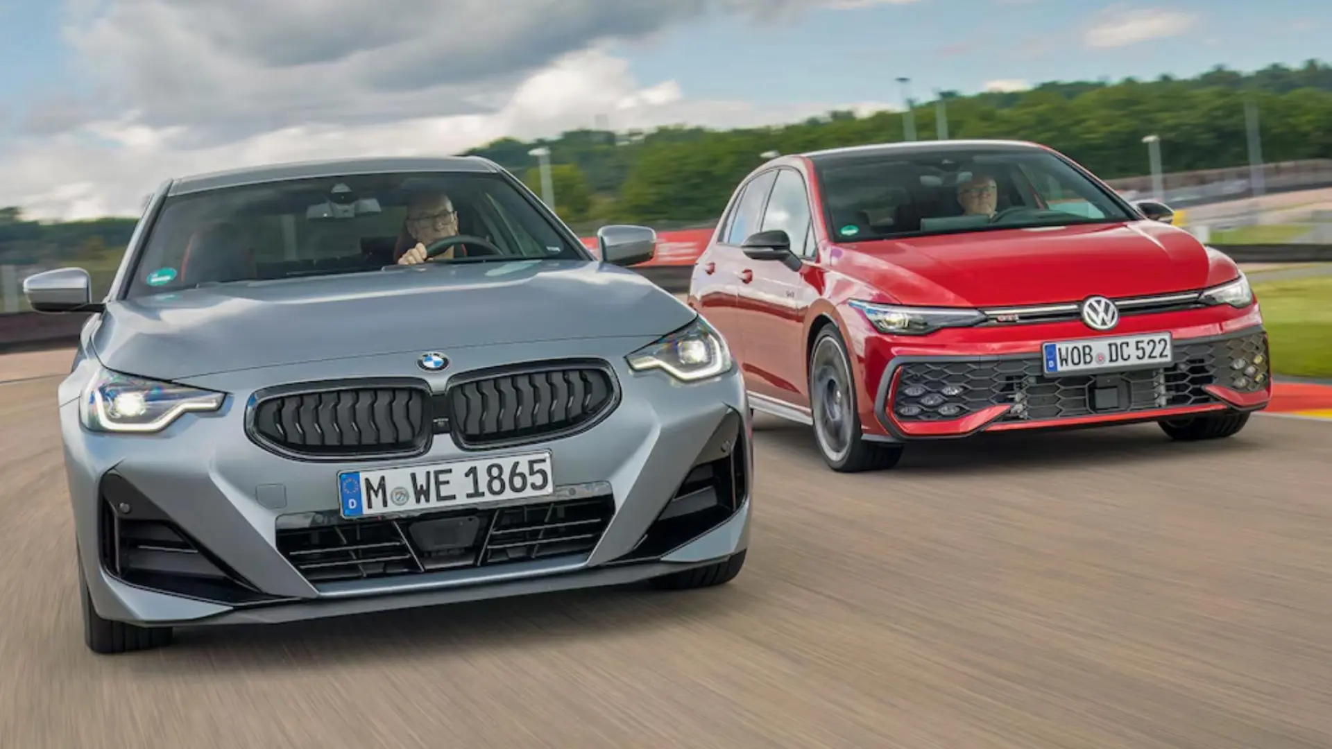 BMW Série 2 Coupé 230i et Volkswagen Golf GTI côte à côte lors d'un comparatif sportif