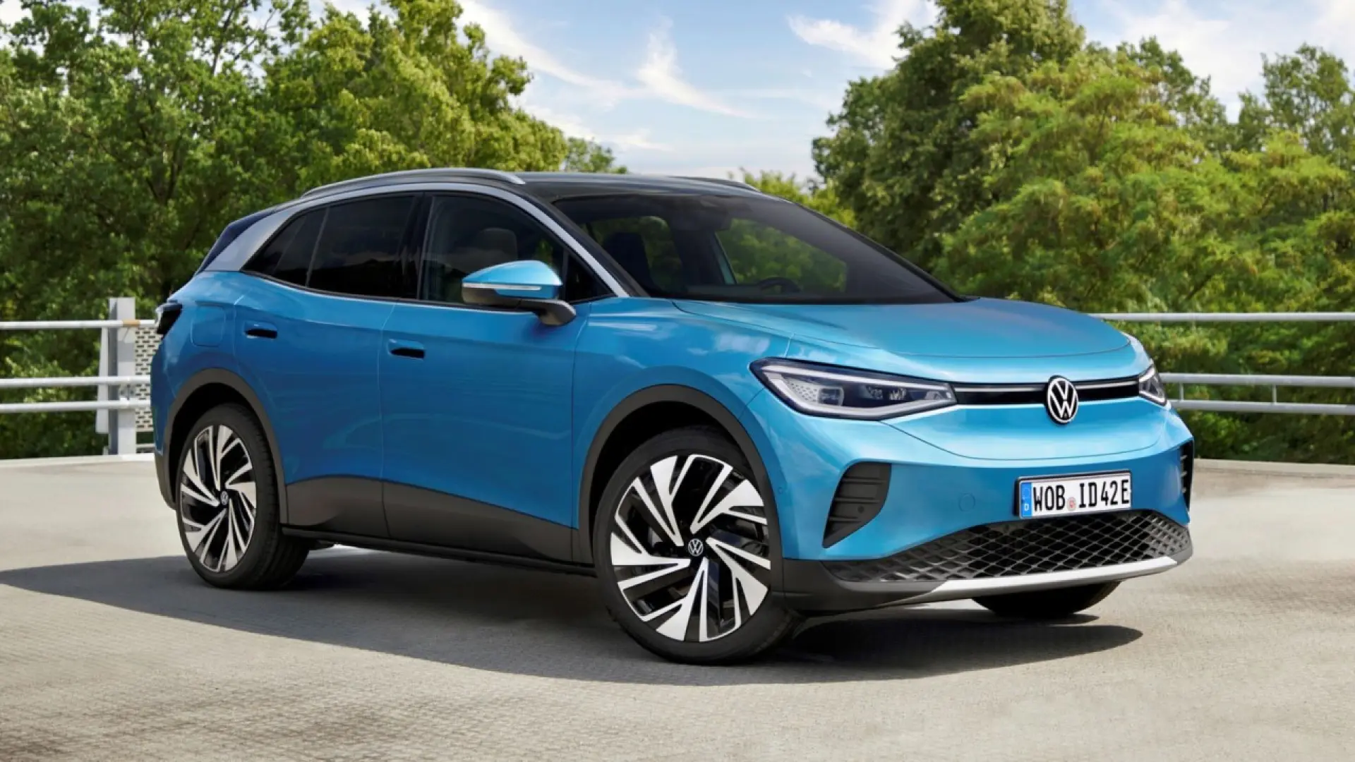 Volkswagen ID.4 rebaptisé ID. Tiguan, SUV électrique allemand vue de trois-quarts avant