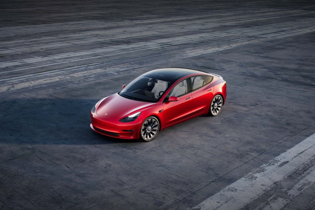 Tesla Model 3 ou Model Y avec système de sécurité et authentification numérique du conducteur