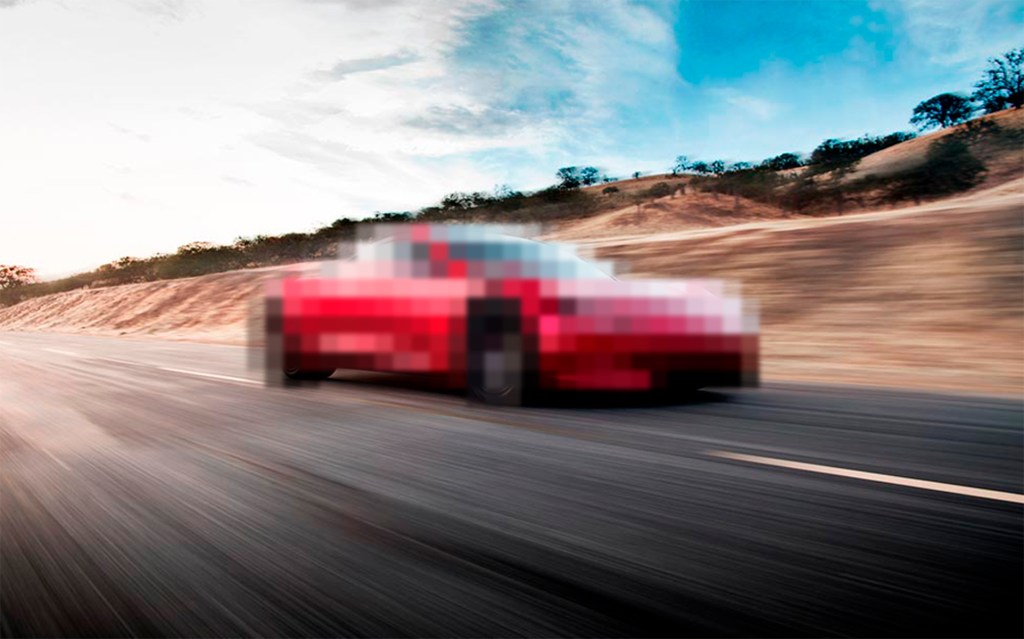 Elon Musk annonçant la date de présentation du nouveau modèle Tesla lors d'un événement officiel