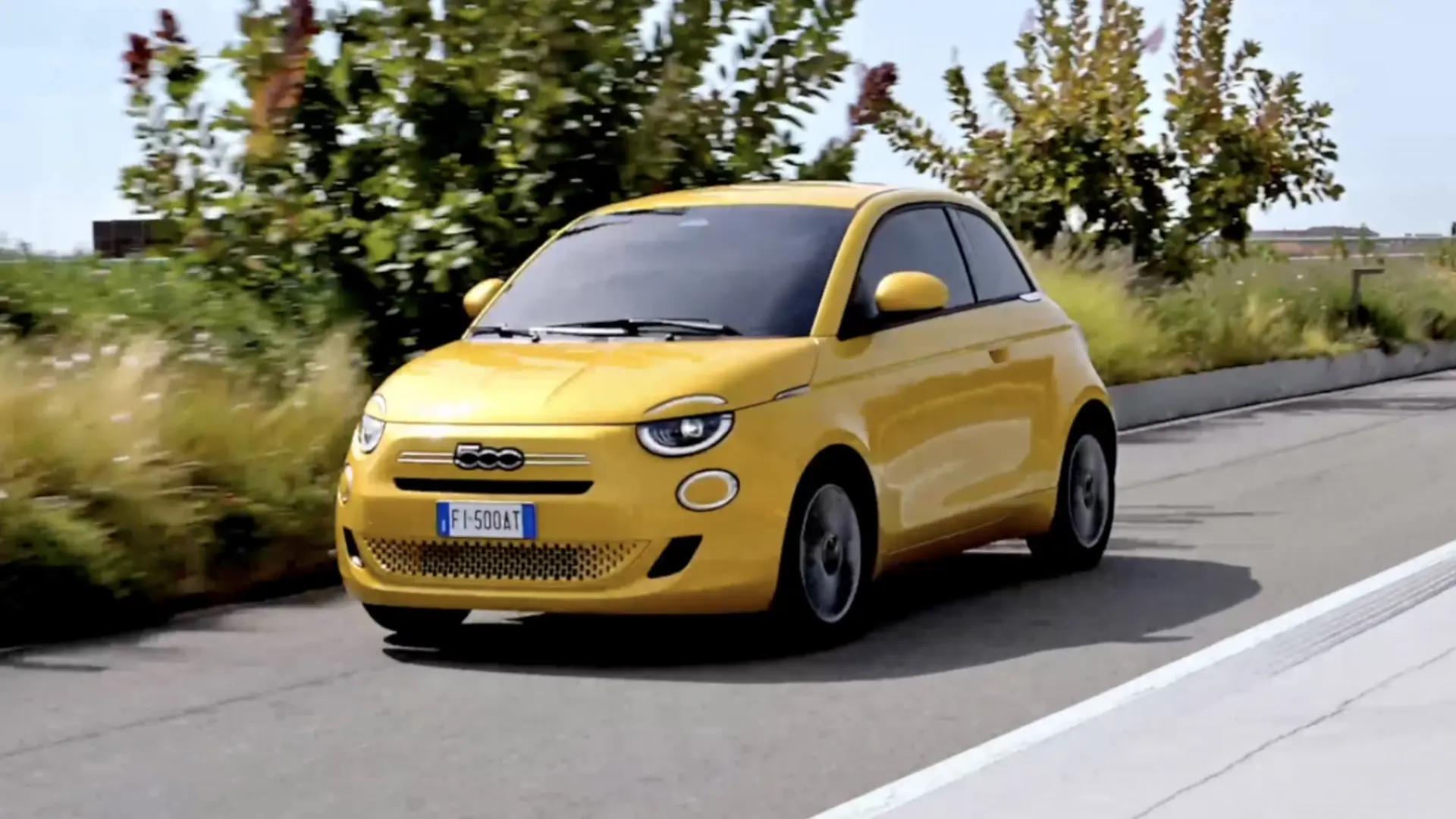 Fiat 500 Hybrid 2026 avec moteur thermique trois cylindres 1.0 litre et système mild hybrid