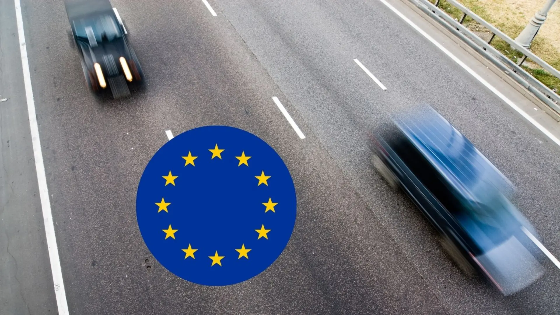 Autoroute tchèque moderne avec signalisation 150 km/h et infrastructure de haute qualité