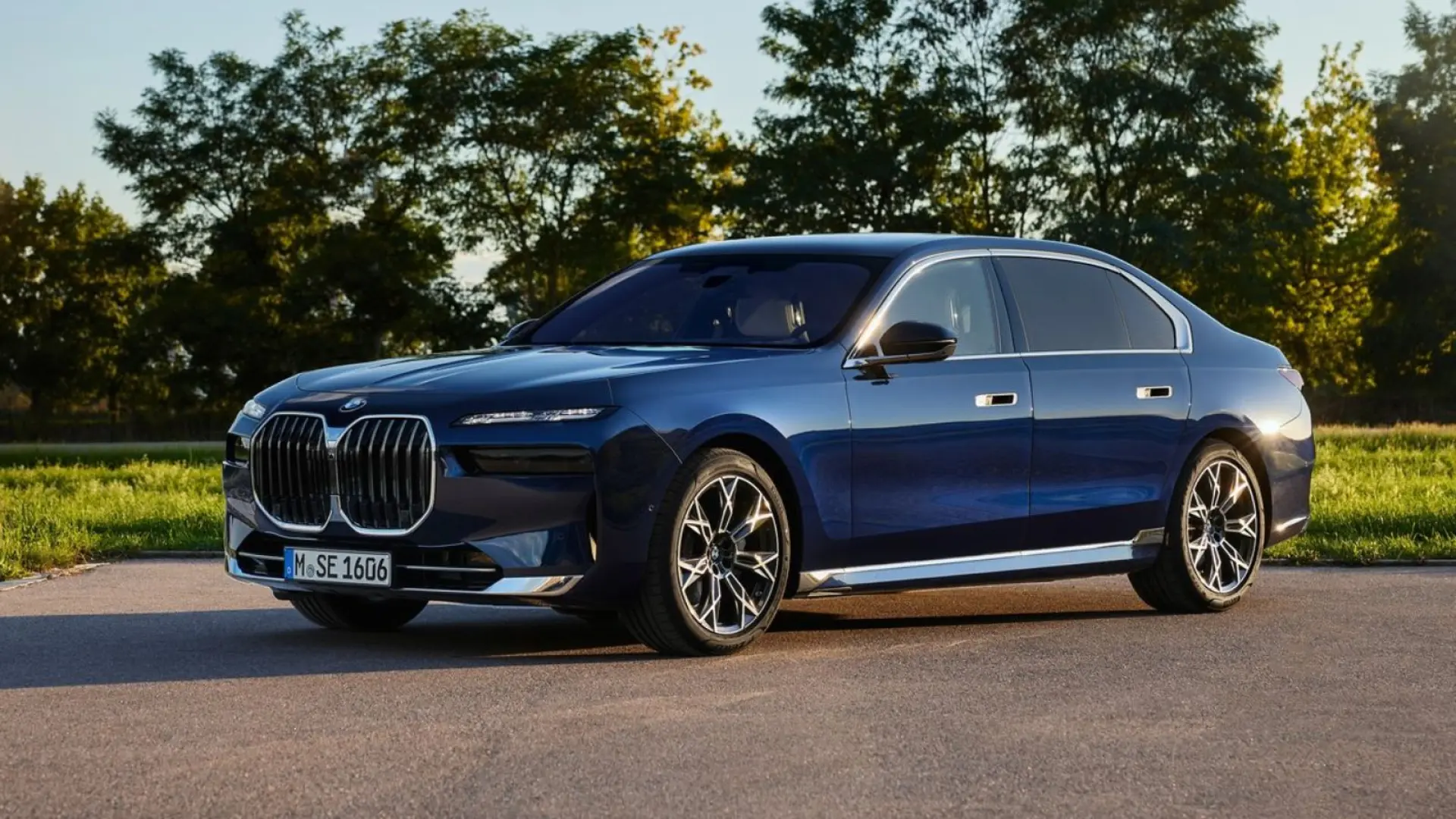 BMW Série 7 avec système de conduite autonome sur autoroute, illustrant l'abandon du niveau 3
