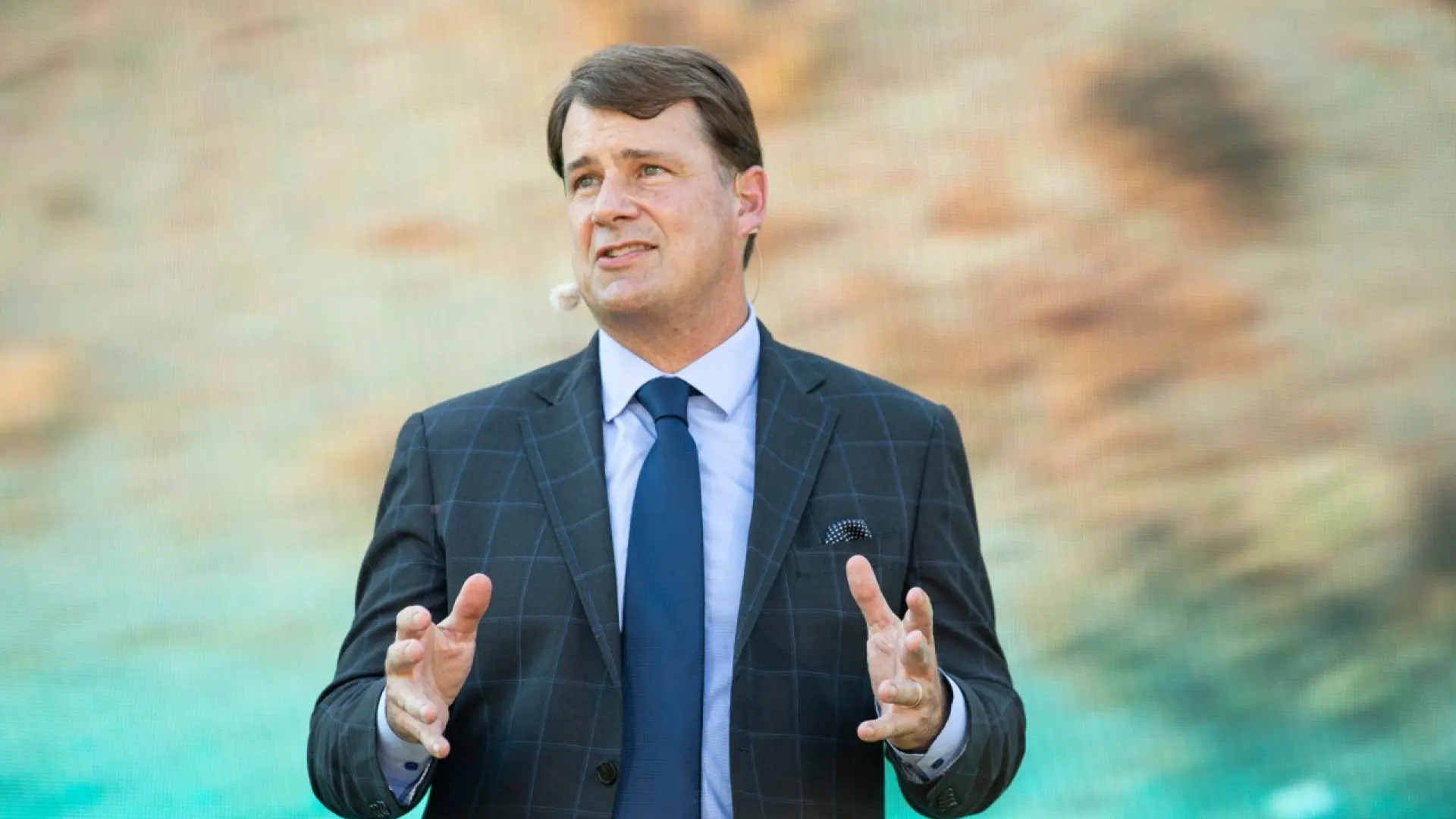 Jim Farley, PDG de Ford, lors d'une présentation sur la nouvelle stratégie automobile en Europe