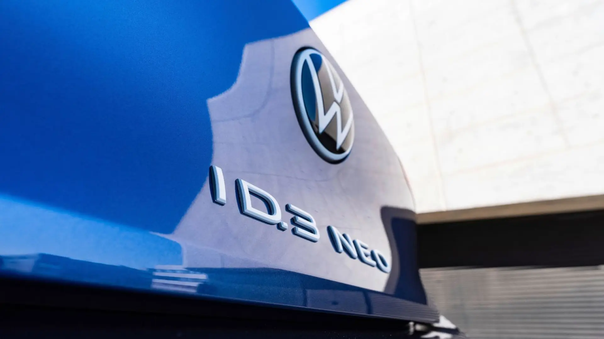Volkswagen ID.3 Neo, berline électrique compacte de nouvelle génération vue de trois-quarts avant