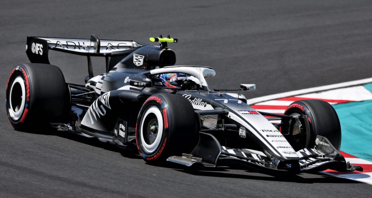 Voiture de Formule 1 aux couleurs de Cadillac Formula Racing sur circuit avant ses débuts en championnat