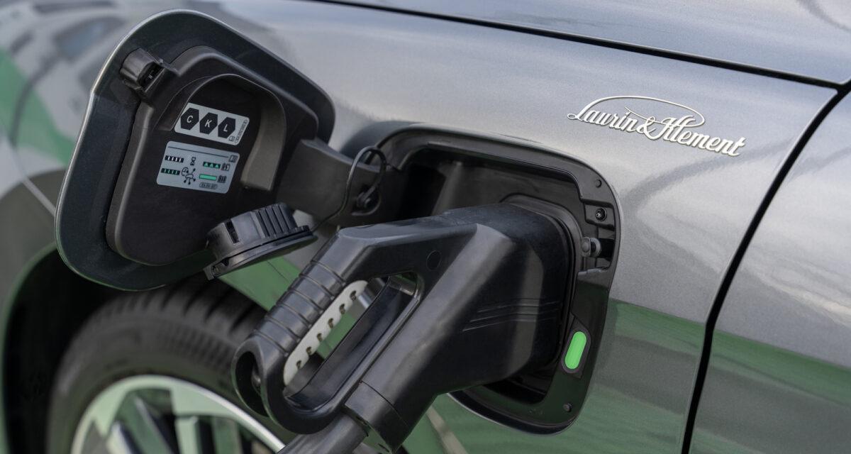 Facture de recharge électrique affichant un montant de 300 euros sur borne publique