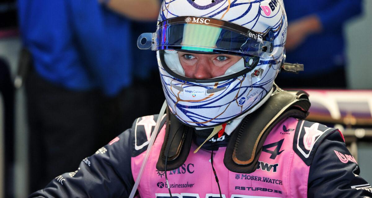 Pierre Gasly souriant dans le baquet de son Alpine A524 lors d'une séance en Formule 1