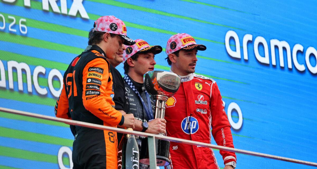 Andrea Kimi Antonelli célébrant sa victoire en Formule 2 à Suzuka, nouveau leader du championnat à 18 ans