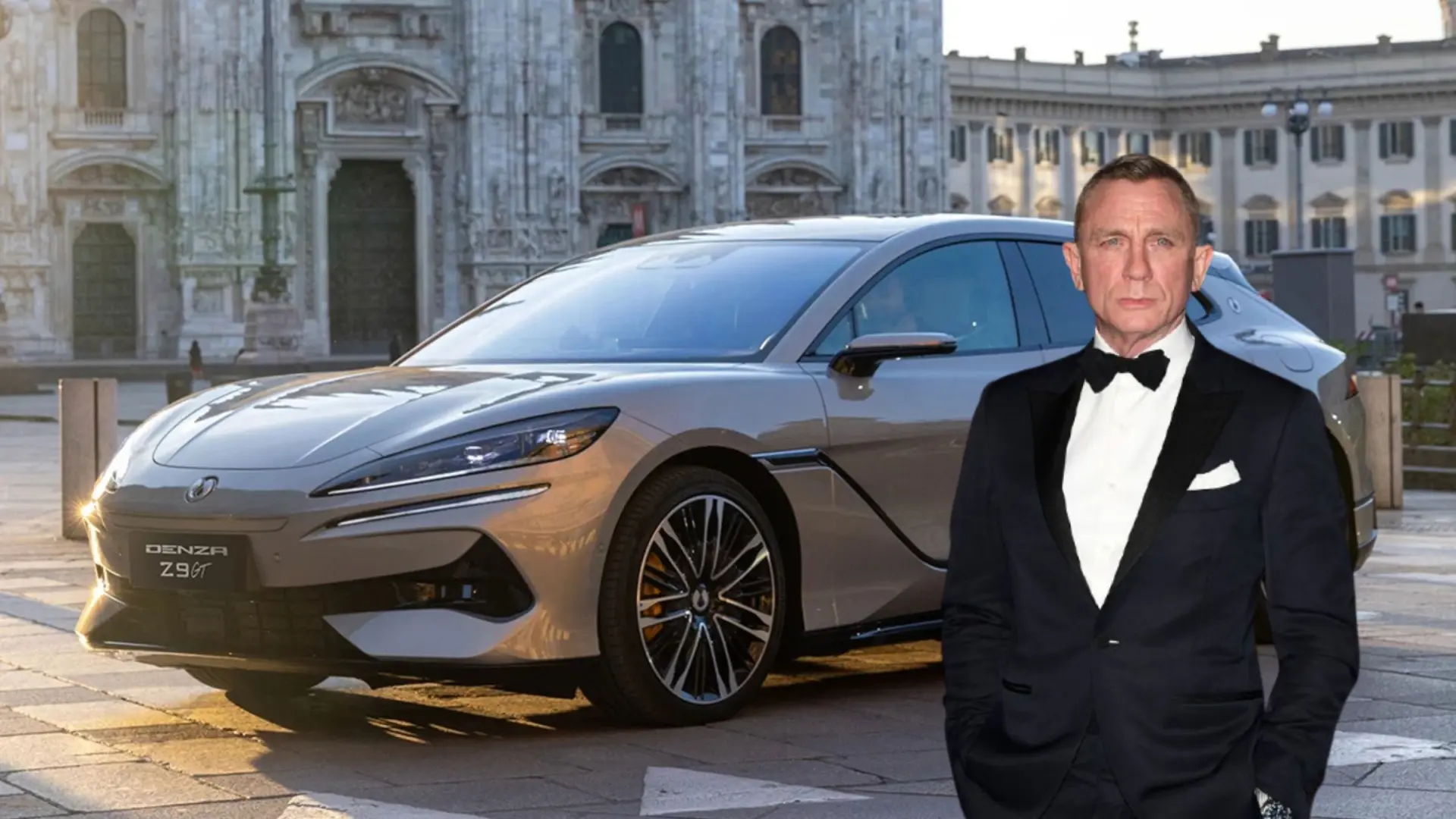 Daniel Craig en costume élégant pose devant la Denza Z9GT, shooting brake électrique chinois de 1000 chevaux
