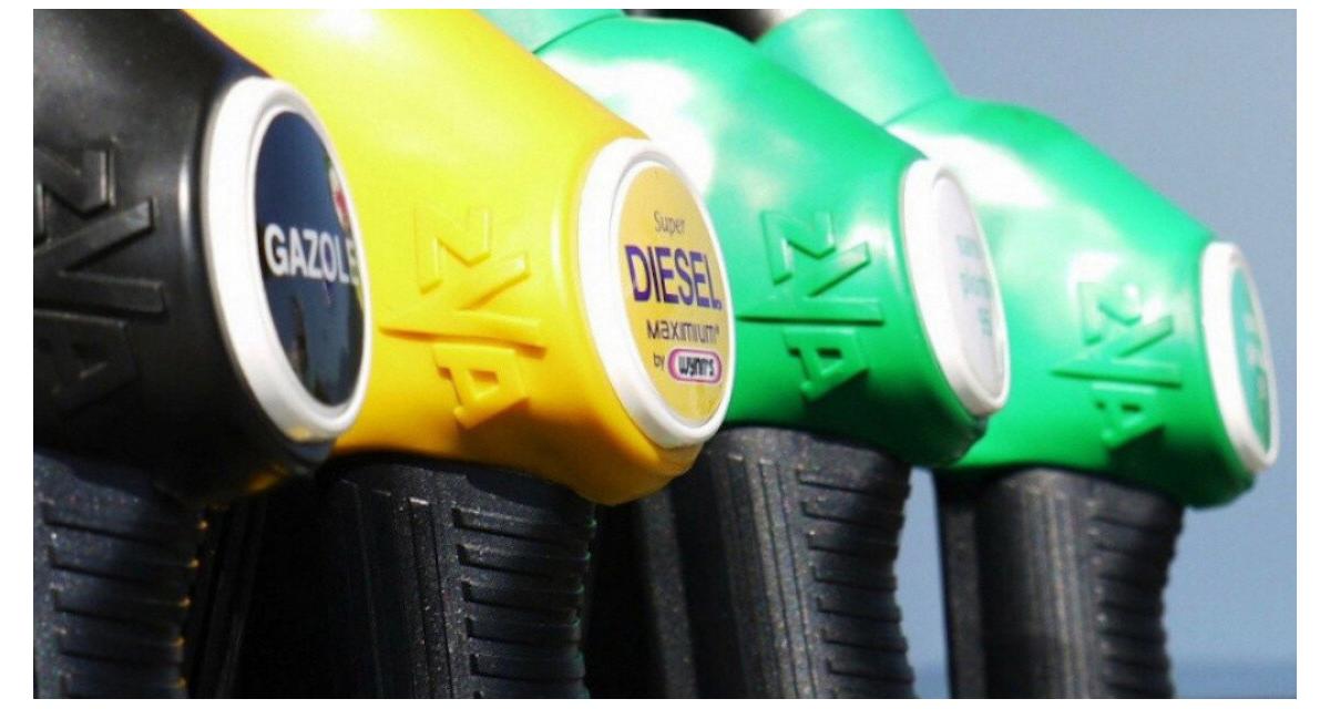 Panneau affichant les prix du diesel dans une station-service française, comparaison tarifaire