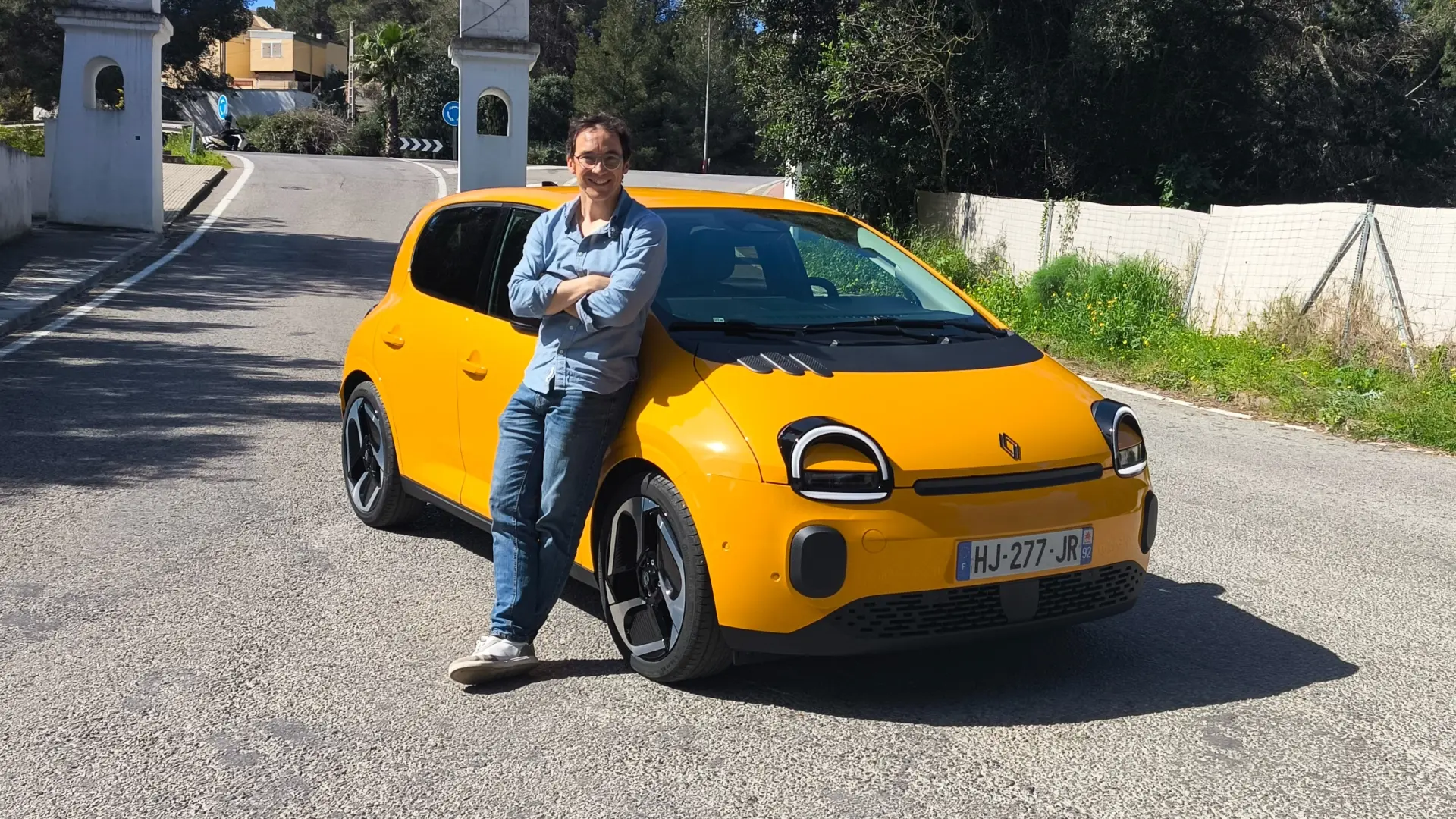 Renault Twingo électrique 2026 vue arrière avec ailerons aérodynamiques intégrés aux feux LED