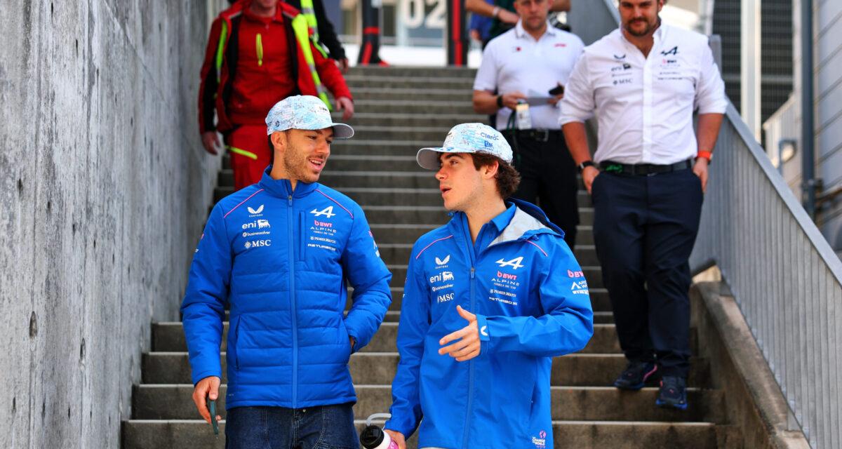 Pierre Gasly et Franco Colapinto, pilotes Alpine F1 2025, sur un visuel officiel de l'écurie française