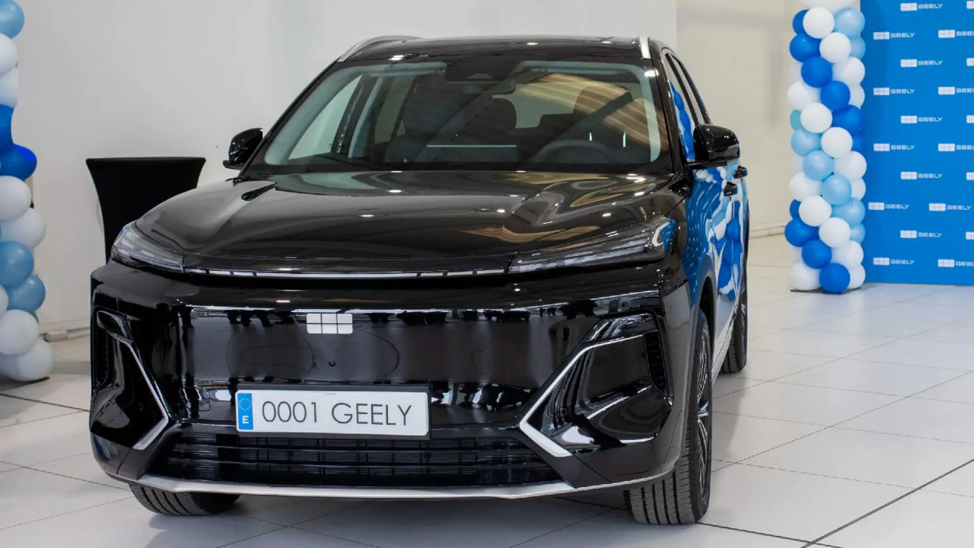 Geely Starray EM-i MAX hybride rechargeable garé en Espagne, premier véhicule livré par le constructeur chinois