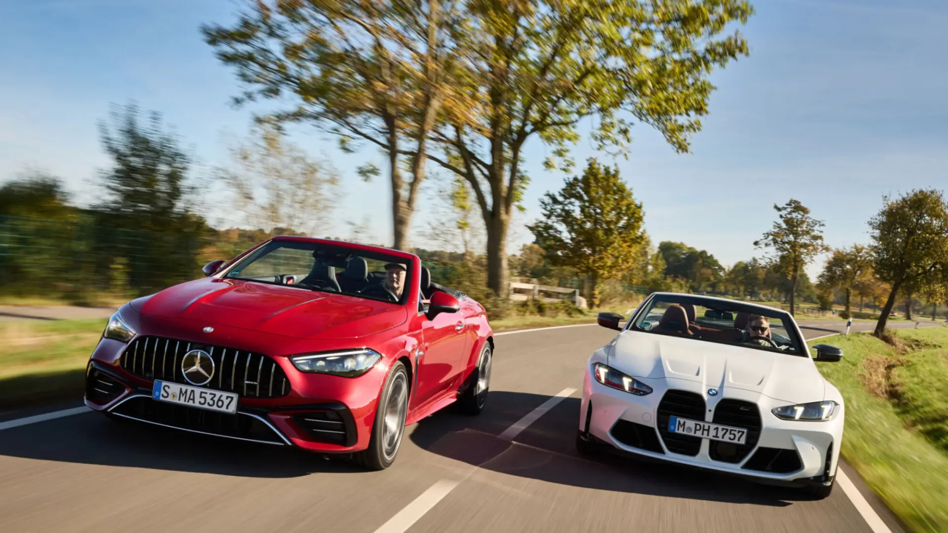 BMW M4 Competition Cabriolet, cabriolet sportif allemand gris métallisé capote ouverte