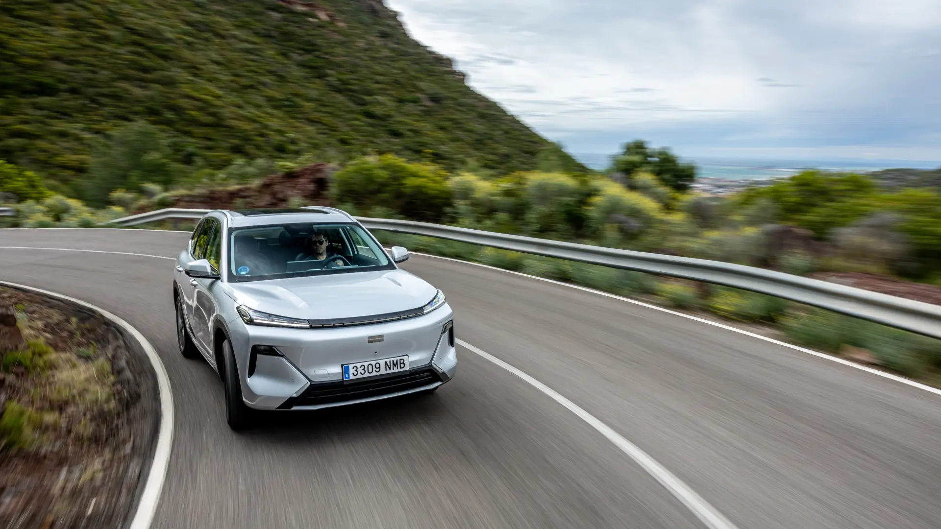 Berline Geely Galaxy Starshine 6 hybride au méthanol, alternative légère aux véhicules électriques à batterie