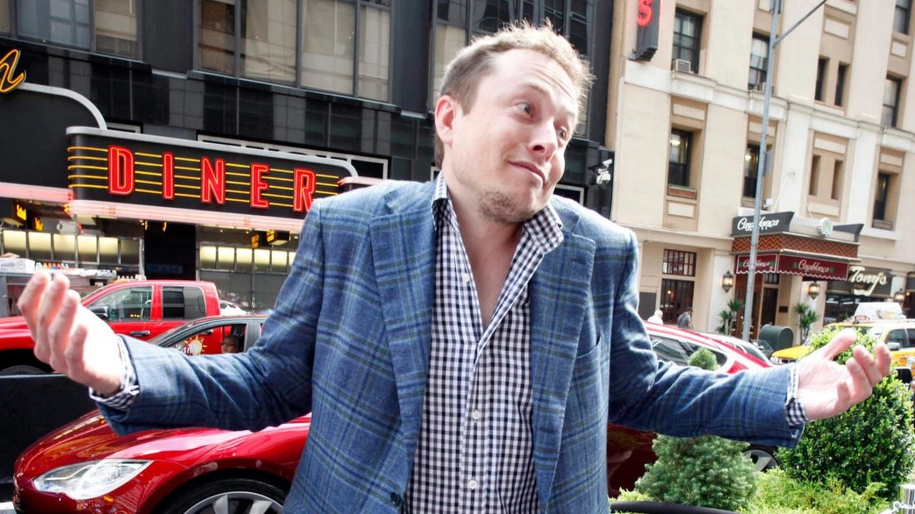 Elon Musk lors d'une présentation Tesla concernant le rappel massif de véhicules pour défaut de caméra