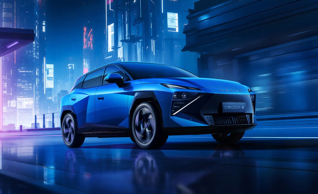 OMODA 4 SUV compact chinois présenté en versions hybride et électrique pour le marché européen