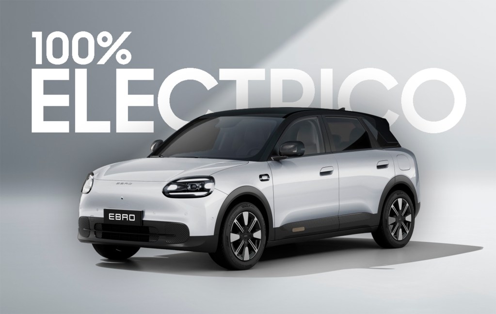 SUV électrique EBRO face avant vue trois-quarts, design moderne avec badge espagnol, production 2026