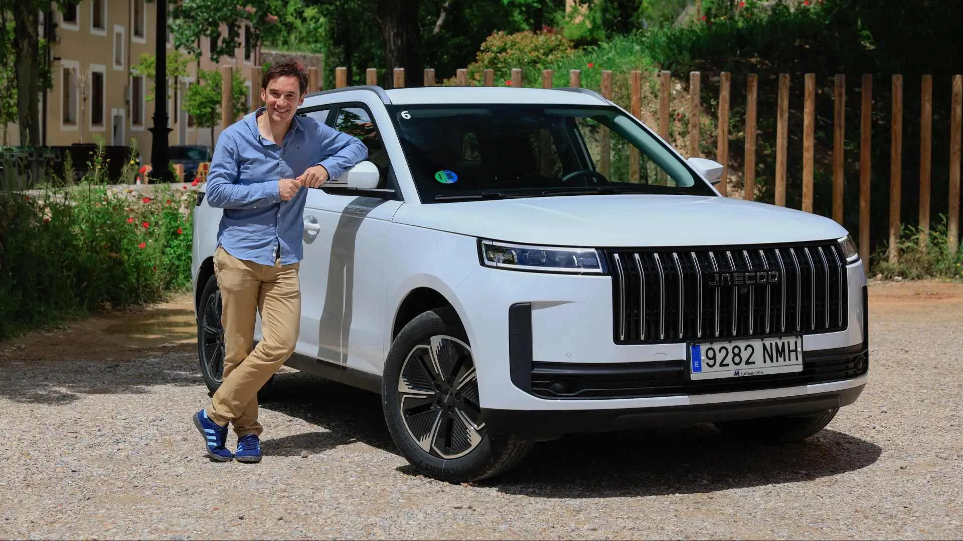 Jaecoo 5 hybride SHS compact gris métallisé, SUV chinois à motorisation hybride de 224 chevaux