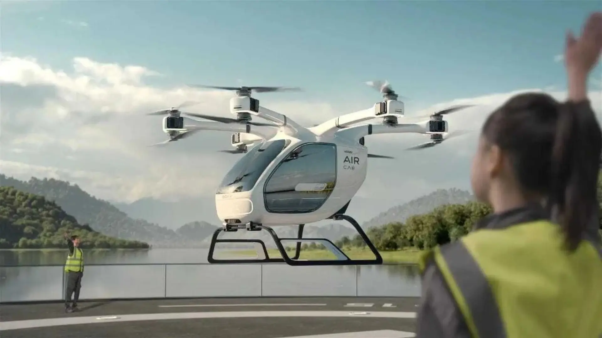 AirCab de GAC, taxi volant électrique blanc à rotors multiples en vol urbain