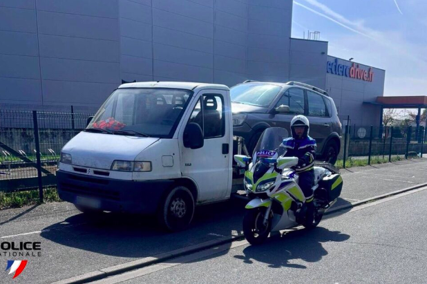 Insolite : un dépanneur sans permis se fait... remorquer avec sa dépanneuse