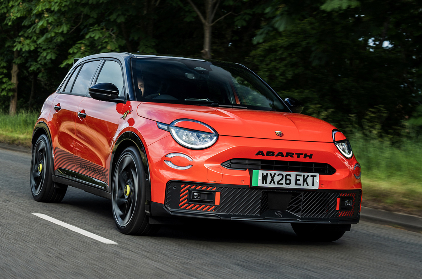 L'Abarth 600e Competizione : le scorpion électrique qui révolutionne la conduite urbaine