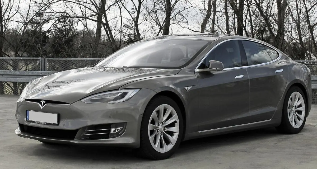 Procès insolite : un propriétaire de Tesla attaque le constructeur alors qu'il n'a jamais eu de panne