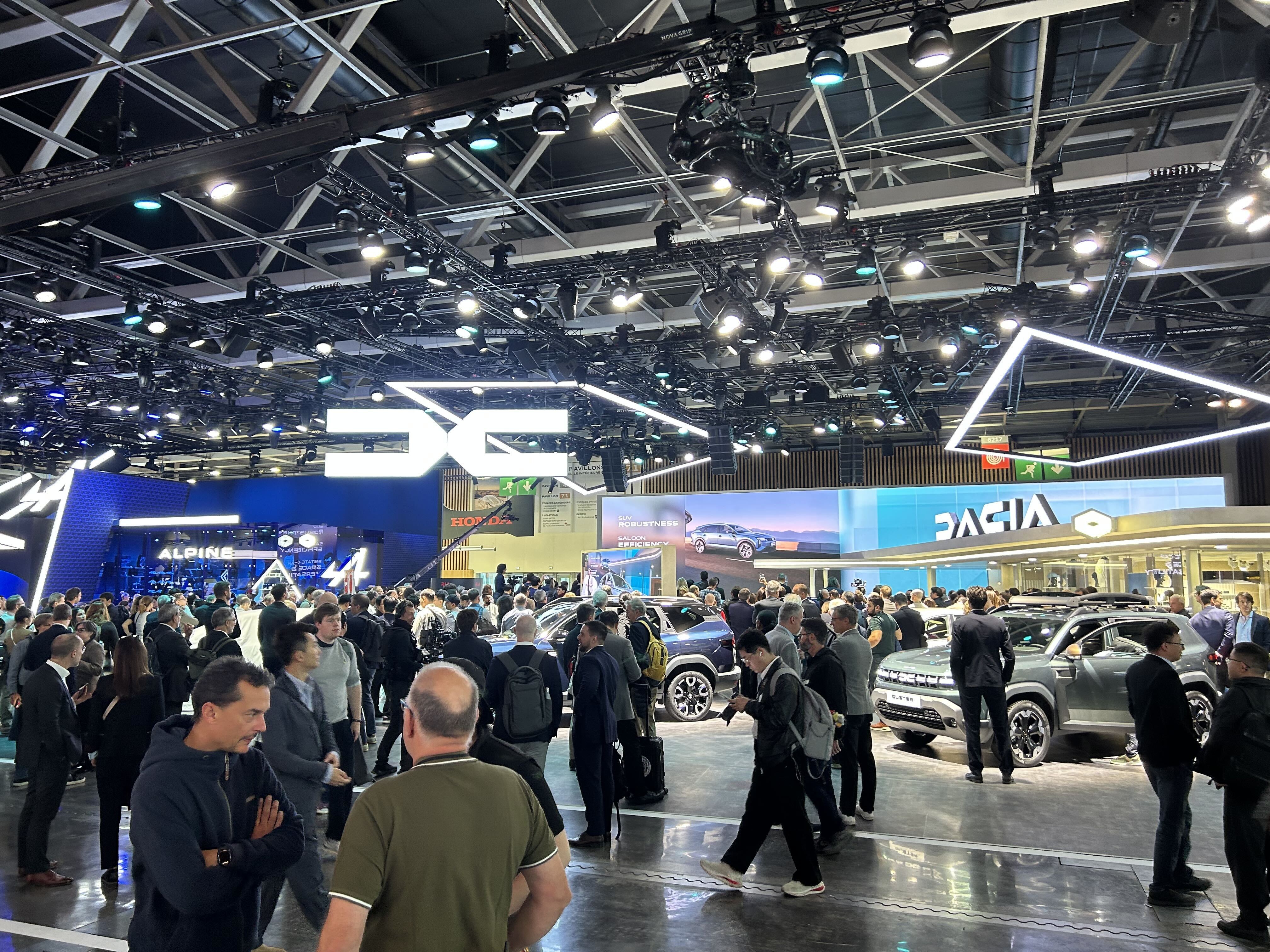 Salon de Paris 2024 : 2CV électrique, Espace et toutes les nouveautés dévoilées
