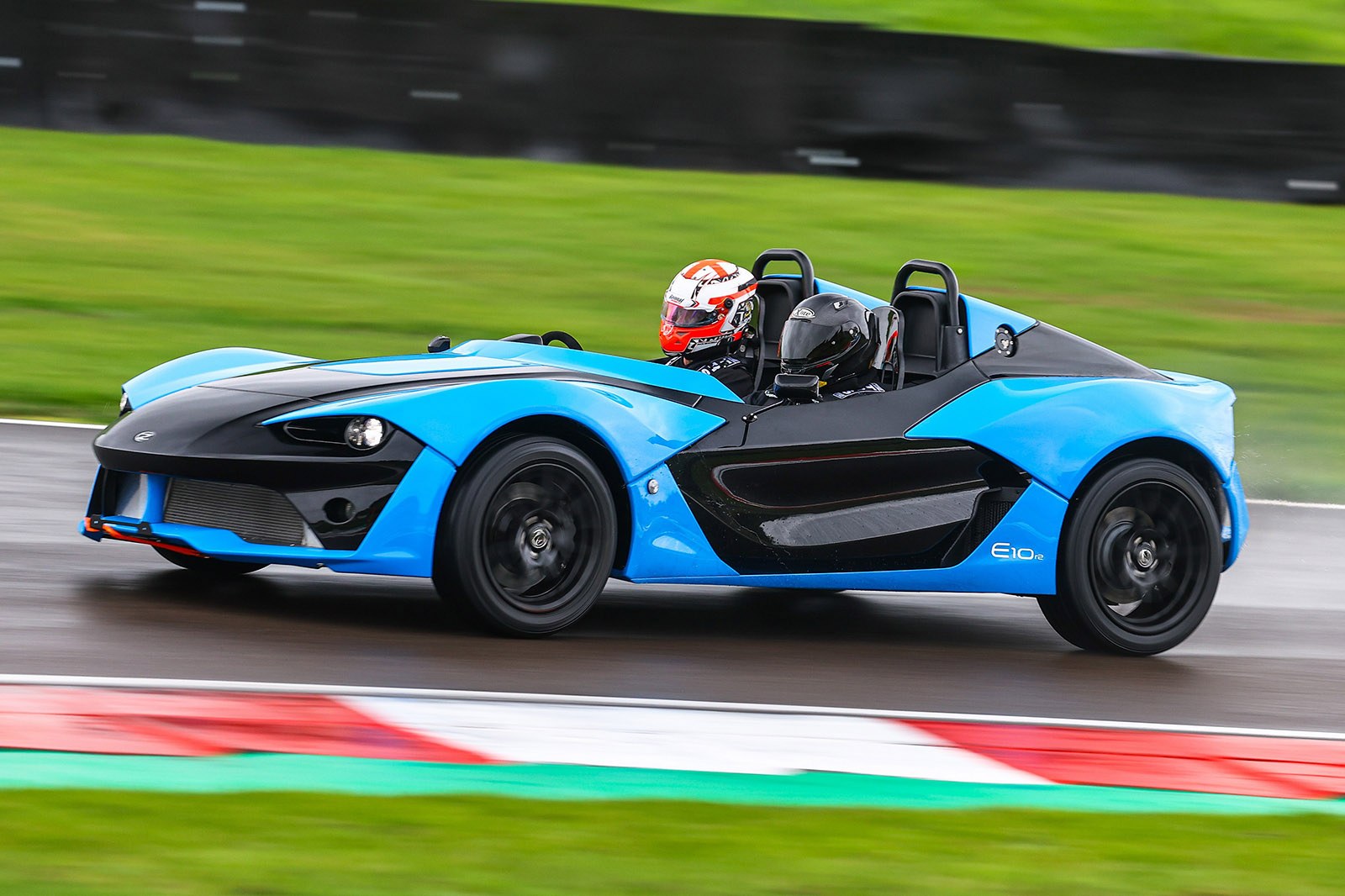 Zenos E10 : ce roadster britannique ultraléger promet des sensations extrêmes