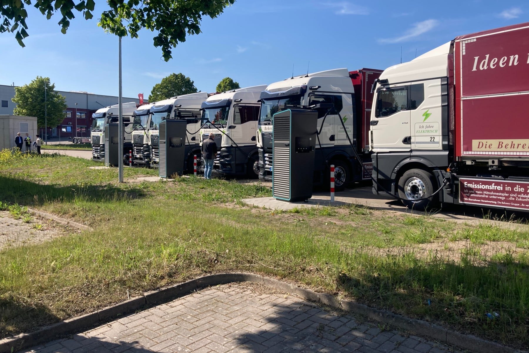 Camions électriques : le partage des bornes de recharge divise les coûts par deux