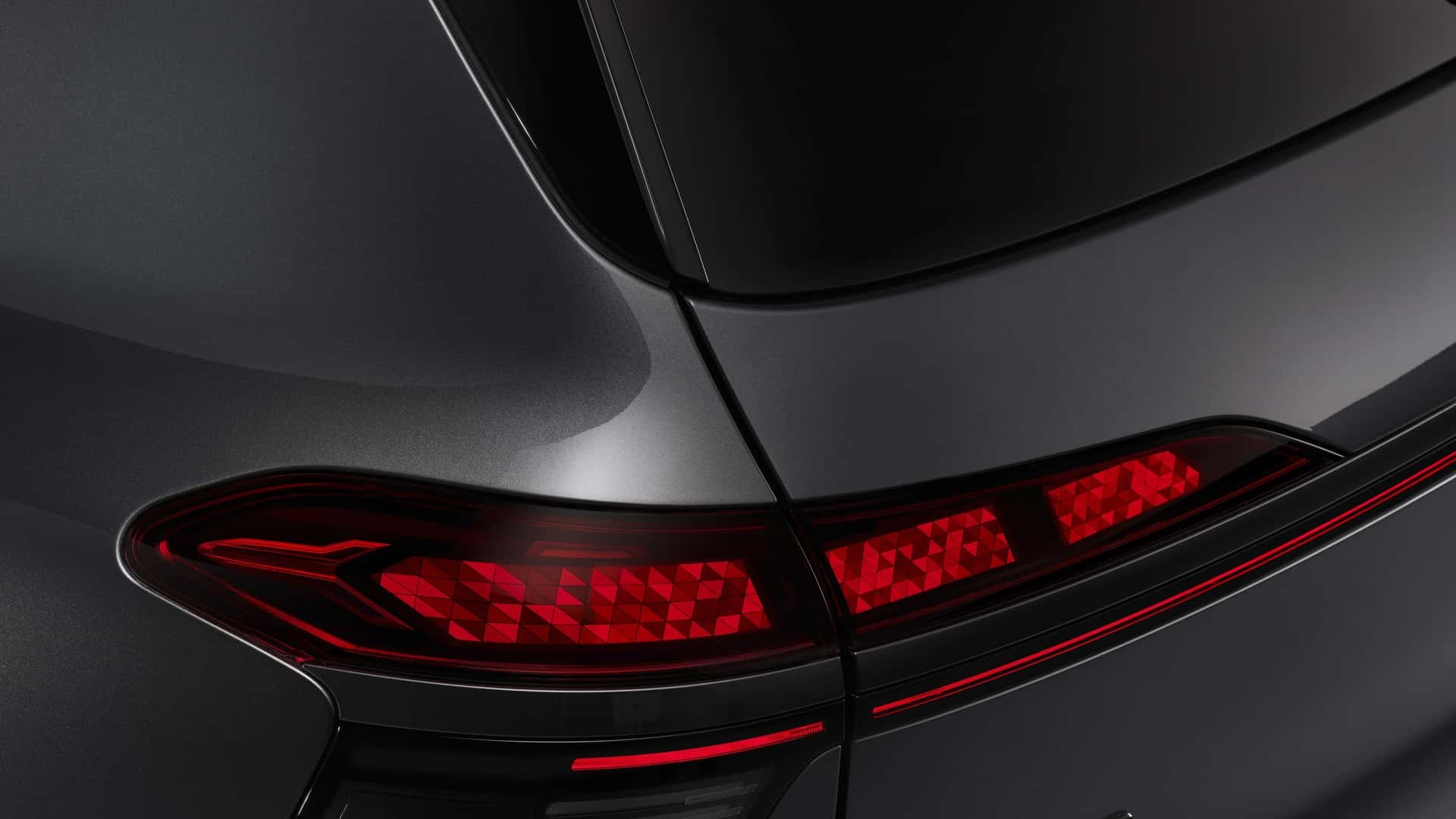 L'Audi Q9 inaugure des feux arrière OLED incurvés, une première mondiale