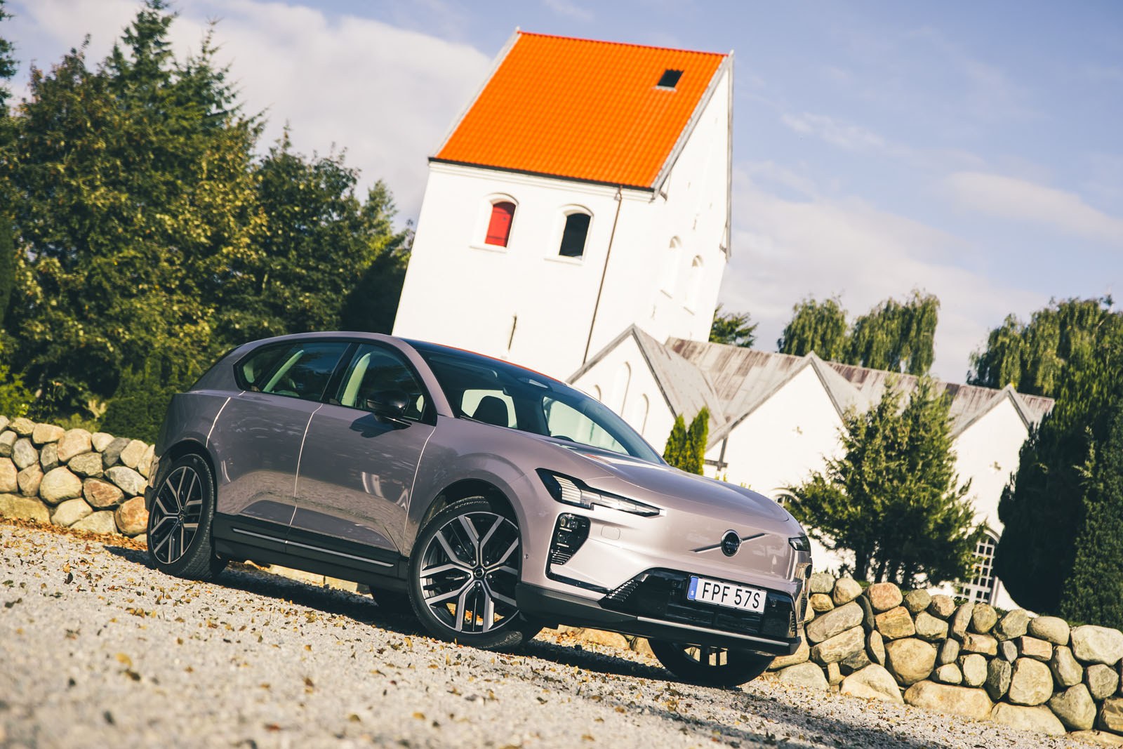 Volvo EX60 : des retards de production qui plombent les finances du constructeur suédois